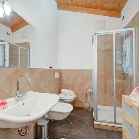 Casa Tra Borgo E - Happy